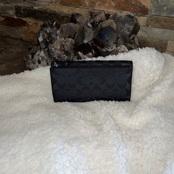 Coach NWT Signature Maggie Shoulder Bag w/matching Wallet - Picture 12 of 16